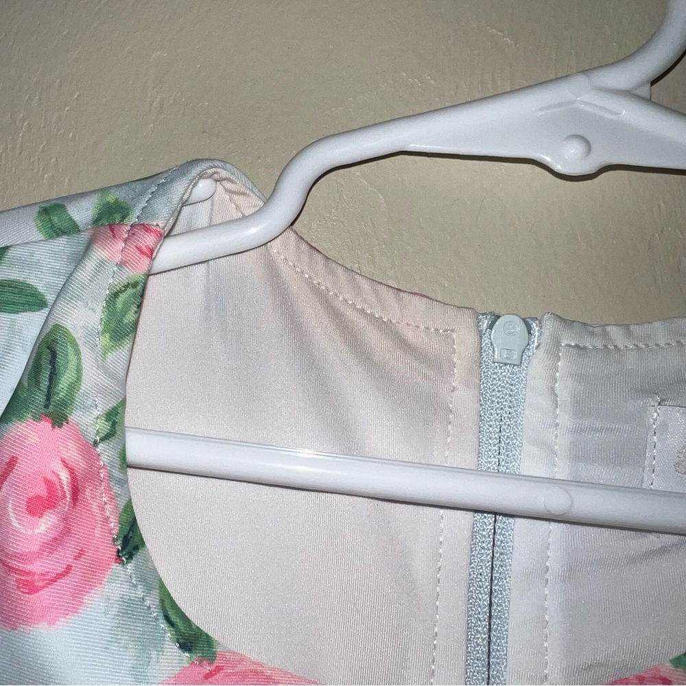 Floral Long Sleeve Ruffled One Piece Rashguard - Picture 5 of 6